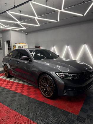 BMW 320i 2.0 16V TURBO GASOLINA SPORT AUTOMÁTICO BMW 320i 2.0 16V TURBO GASOLINA SPORT AUTOMÁTICO